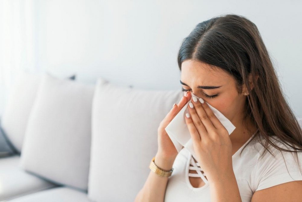 A lakásban jelentkező tüsszögés, orrdugulást poratka allergia is okozhatja